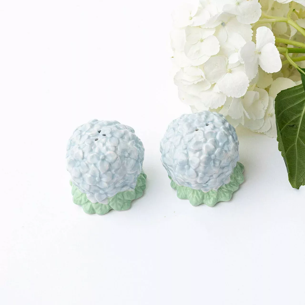 8 Oak Lane Hydrangea Salt & Pepper Shaker Boxed Set
