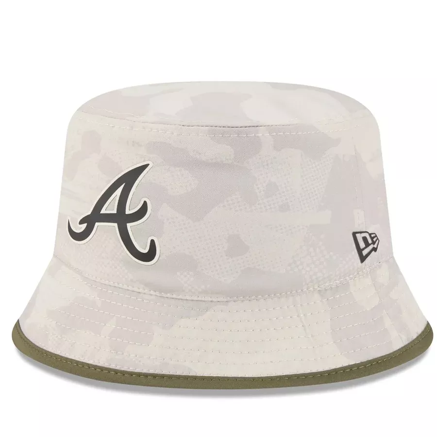 ATLANTA BRAVES 2025 MLB ARMED FORCES BUCKET HAT - STONE
