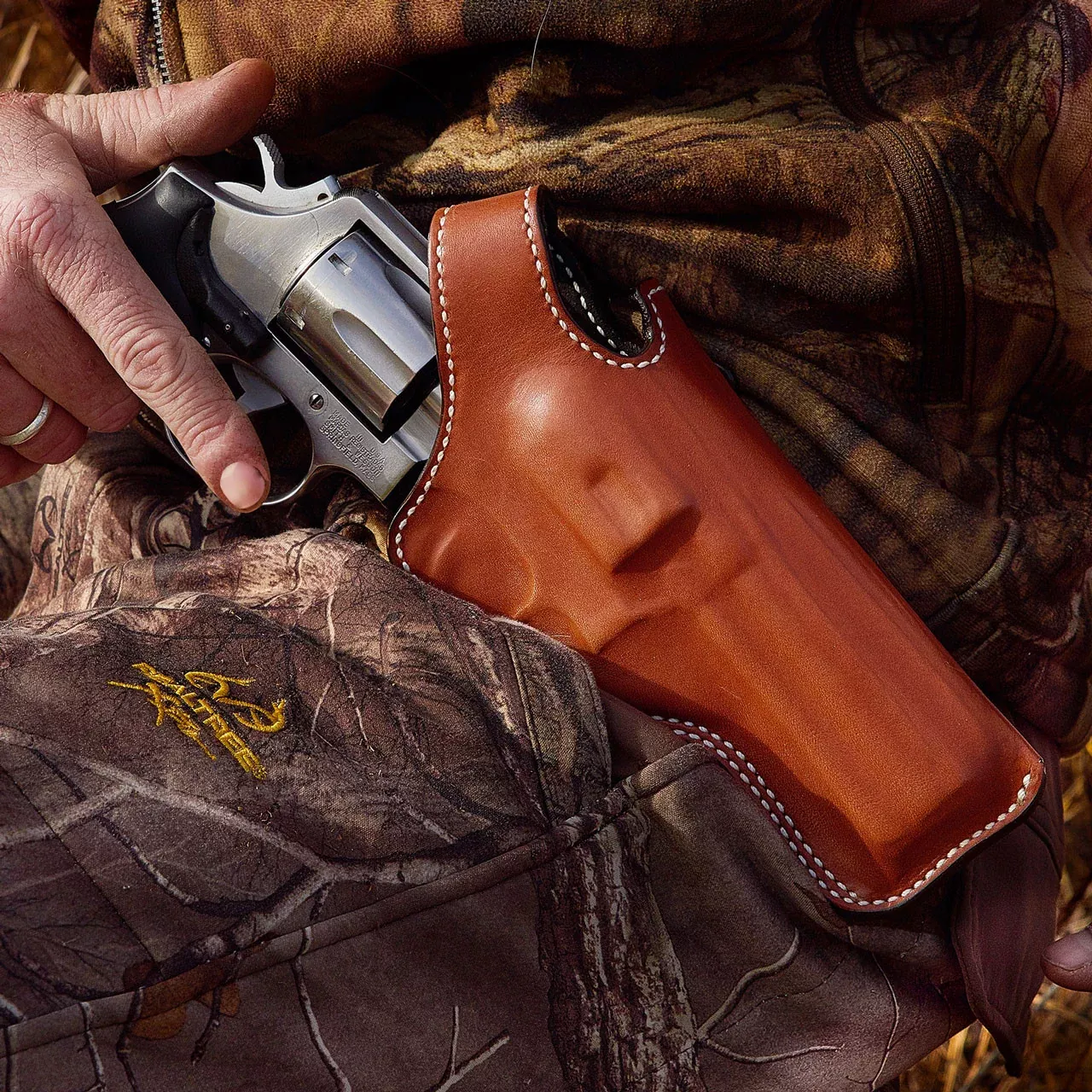 DeSantis GunHide Dual Angle Hunter, Ruger Make, Tan with Right Fit